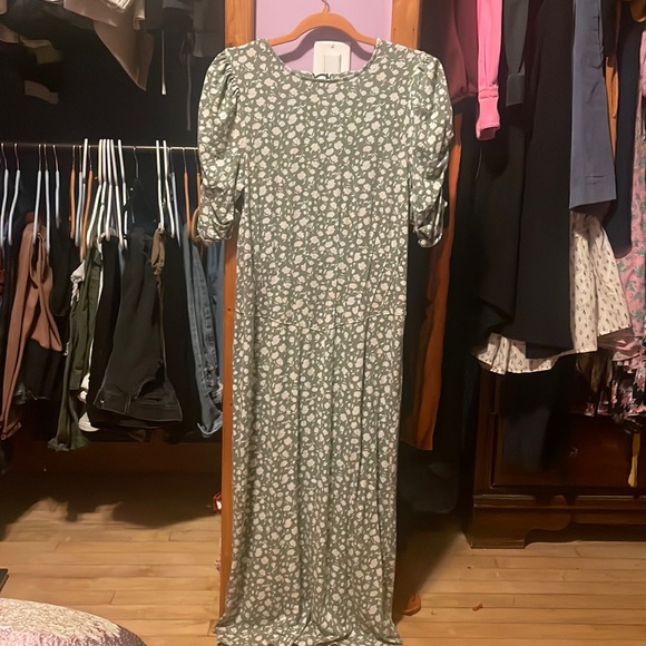 Free People Green & White Floral Midi, open back. Flattering waist & sleeves. - Picture 6 of 6